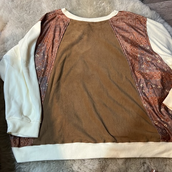 Women’s fancy plus size pull over shirt - Picture 3 of 3